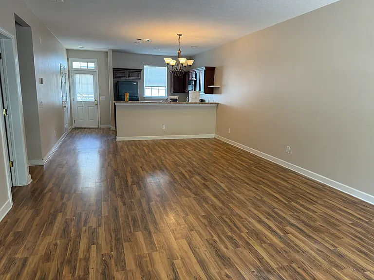 702 Tattnall Dr — Photo 3