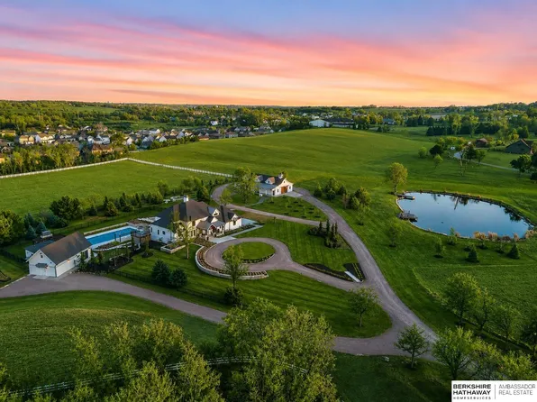 10617 N 156th St, Bennington, NE 68007