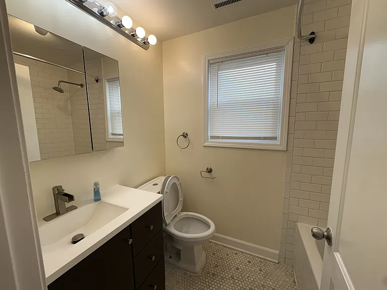 712 West 17th Street - CH — Photo 5