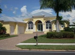 2910 Crayton Rd, Naples, FL 34103