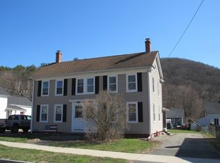 16 Maple St, Chester, MA 01011