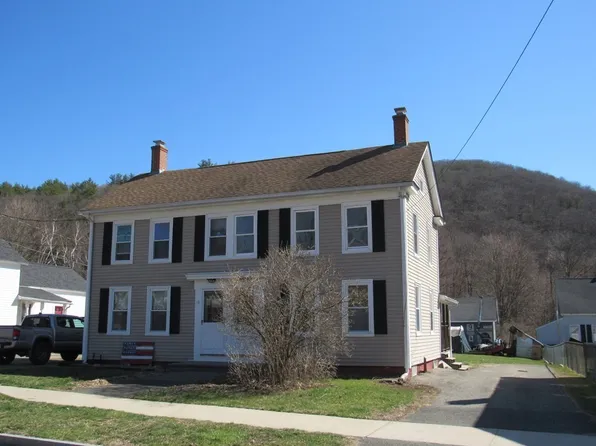 16 Maple St, Chester, MA 01011