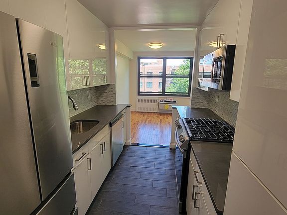 3rd image of 7534 Bell Blvd APT 6C