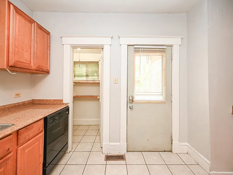 409 Ada St — Photo 12