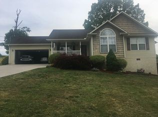 636 Pinecrest Rd, Jacksboro, TN 37757