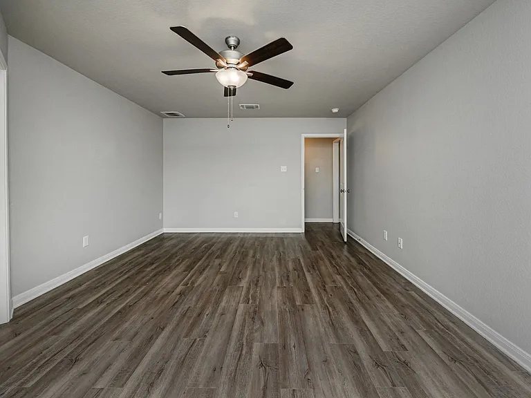 517 Fallbrook Dr — Photo 21