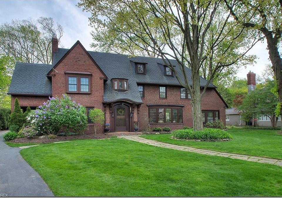 Welcome to 2879 Fontenay Road, Shaker Heights