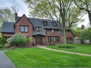 2879 Fontenay Rd, Shaker Heights, OH 44120