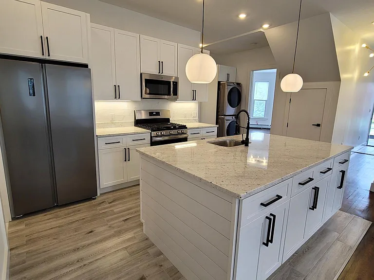 682 Whitney Ave #1 — Photo 2