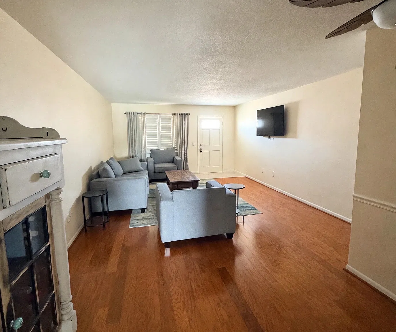 2 bed, 1120 sqft, $2,100 — Photo 3