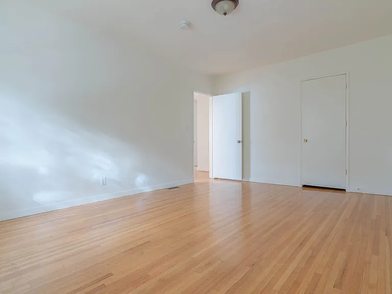 Beverly Glen — Photo 18