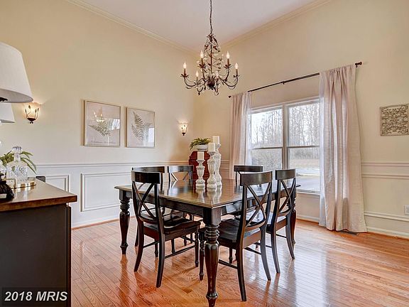 5th image of 903 Sidehill Dr