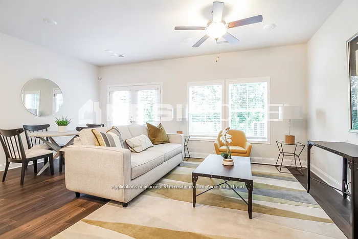 3 bed, 2.5 bath, 1407 sqft, $1,495 — Photo 4