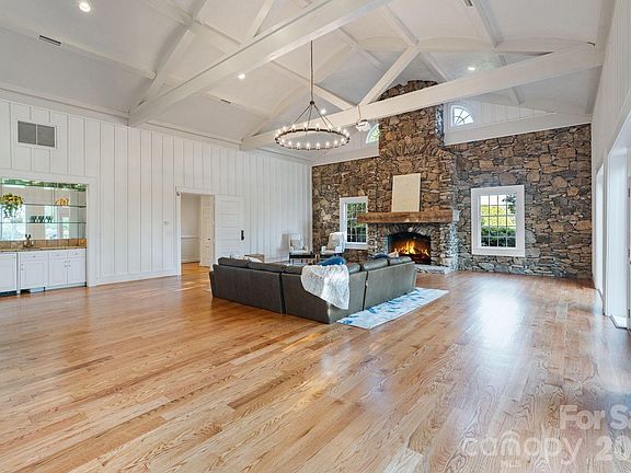 4th image of 1486 Knolls Dr