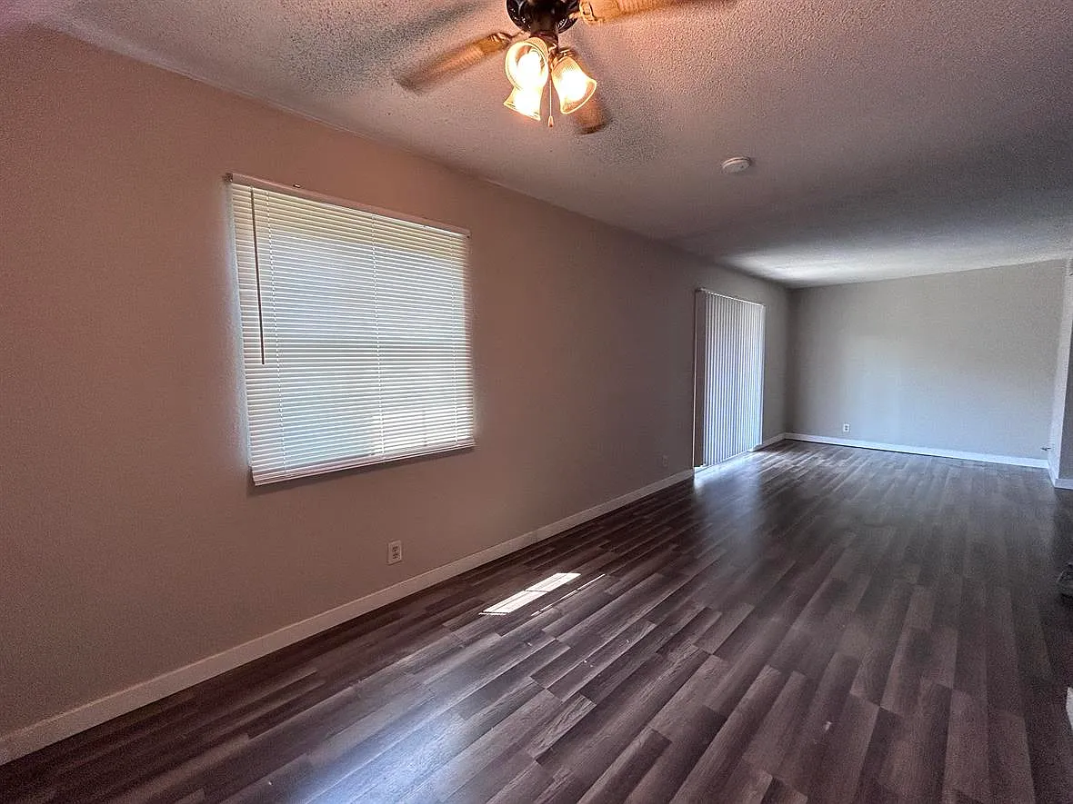 2 bed, $1,100 — Photo 2