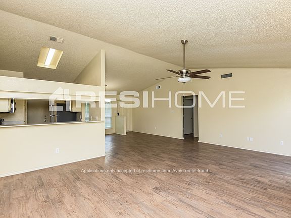 4th image of 301 Iberis Dr