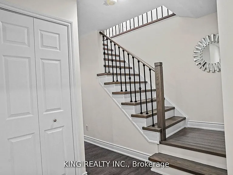 16 Wimbledon Ct — Photo 8