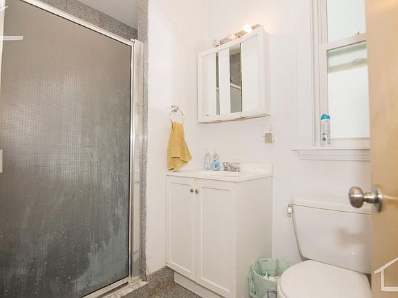 4th image of 40 Newton St