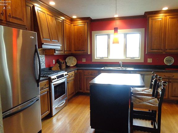 5th image of 419 42nd St