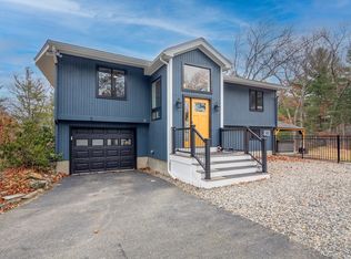 12 Hodson Ln, Reading, MA 01867