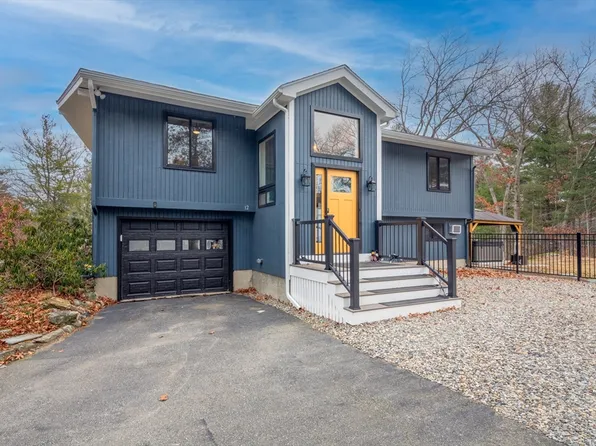 12 Hodson Ln, Reading, MA 01867