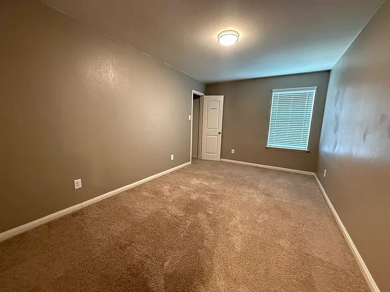 216 Continental Ave — Photo 27