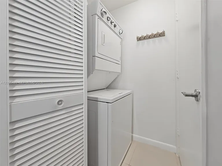 253 NE 2nd St #1804 — Photo 15