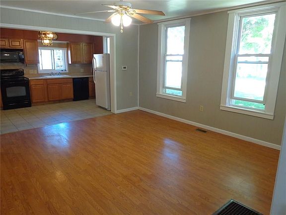 5th image of 115 Greenlawn Ave