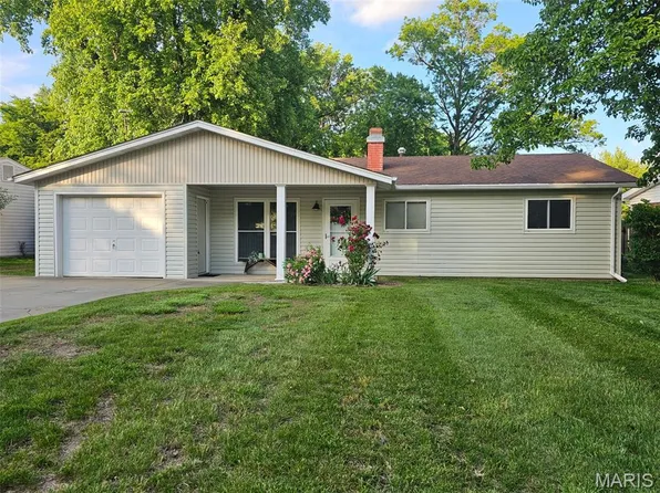 6 Kingsway Dr, Wentzville, MO 63385