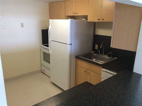 4th image of 20301 W Country Club Dr APT 2630