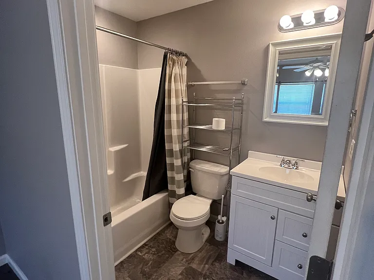 1009 E Moore Ave — Photo 6