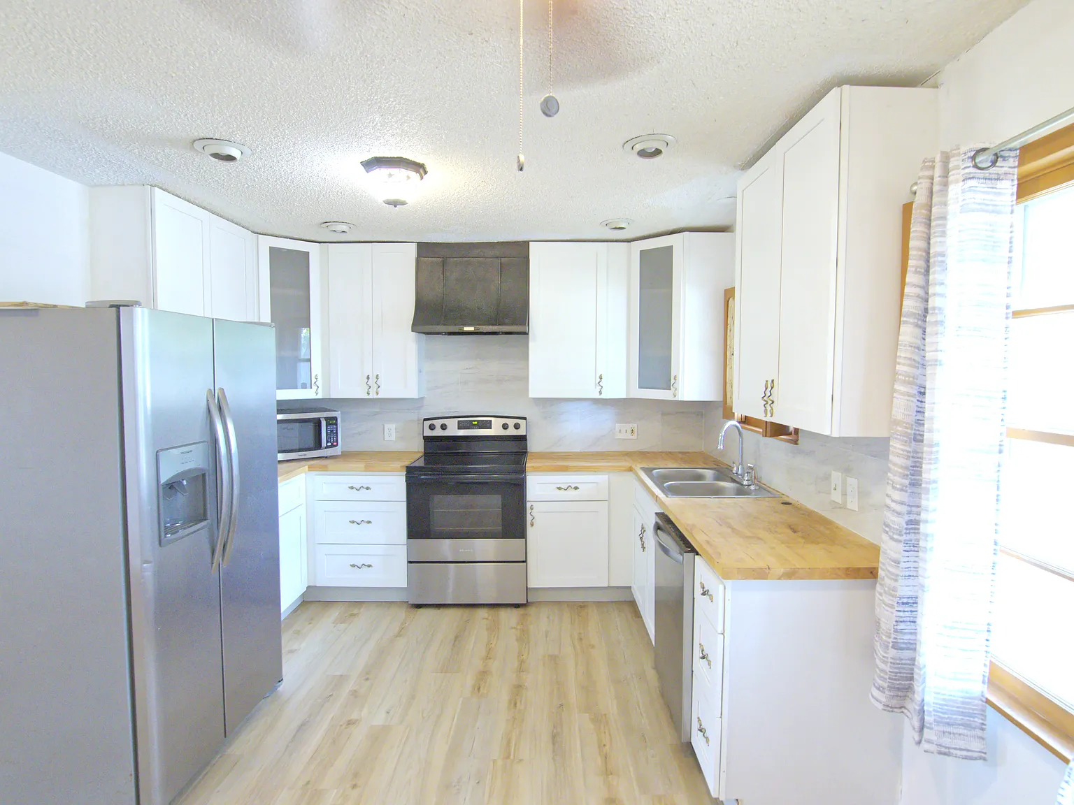 4 bed, 2596 sqft, $2,100 — Photo 4