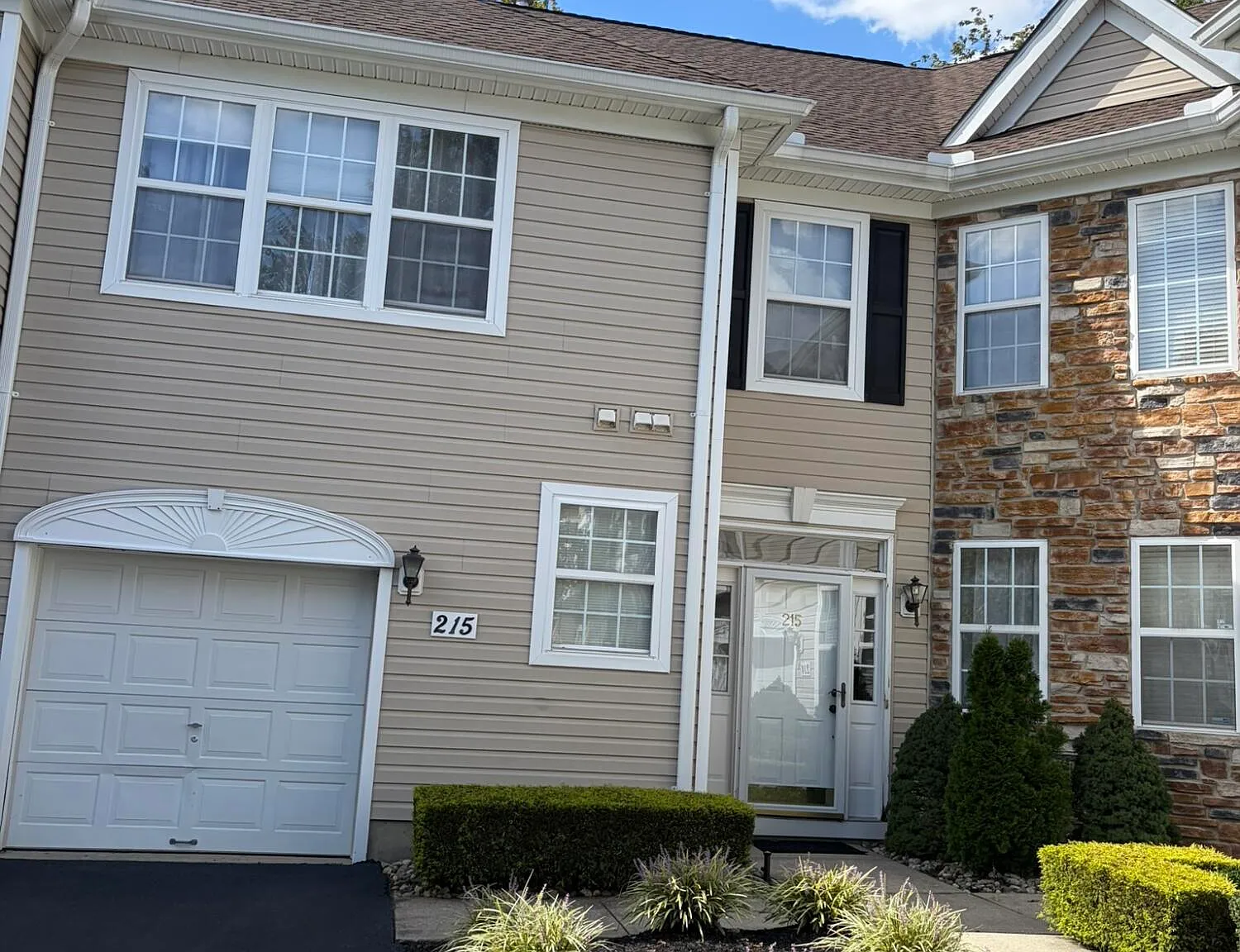 3 bed, 2.5 bath, 2062 sqft, $3,800 — Photo 1