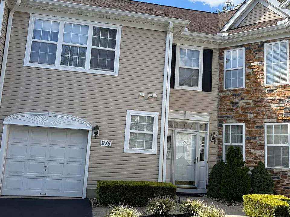 215 Shinnecock Dr