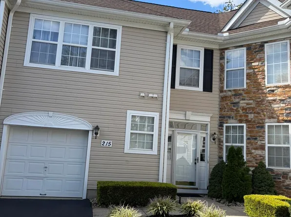 215 Shinnecock Dr, Manalapan, NJ 07726