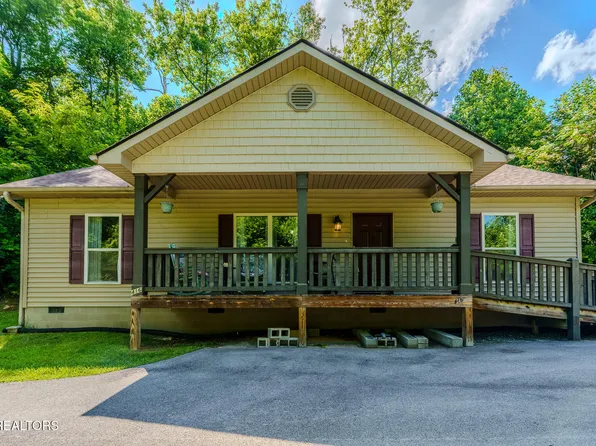 416 Forrest Springs Dr, Gatlinburg, TN 37738