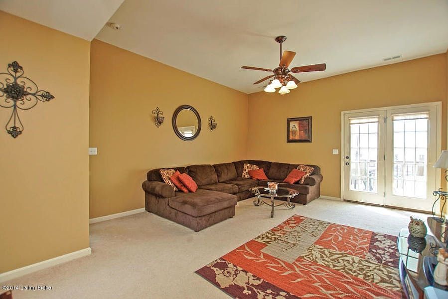 1st image of 119 Willow Creek Dr