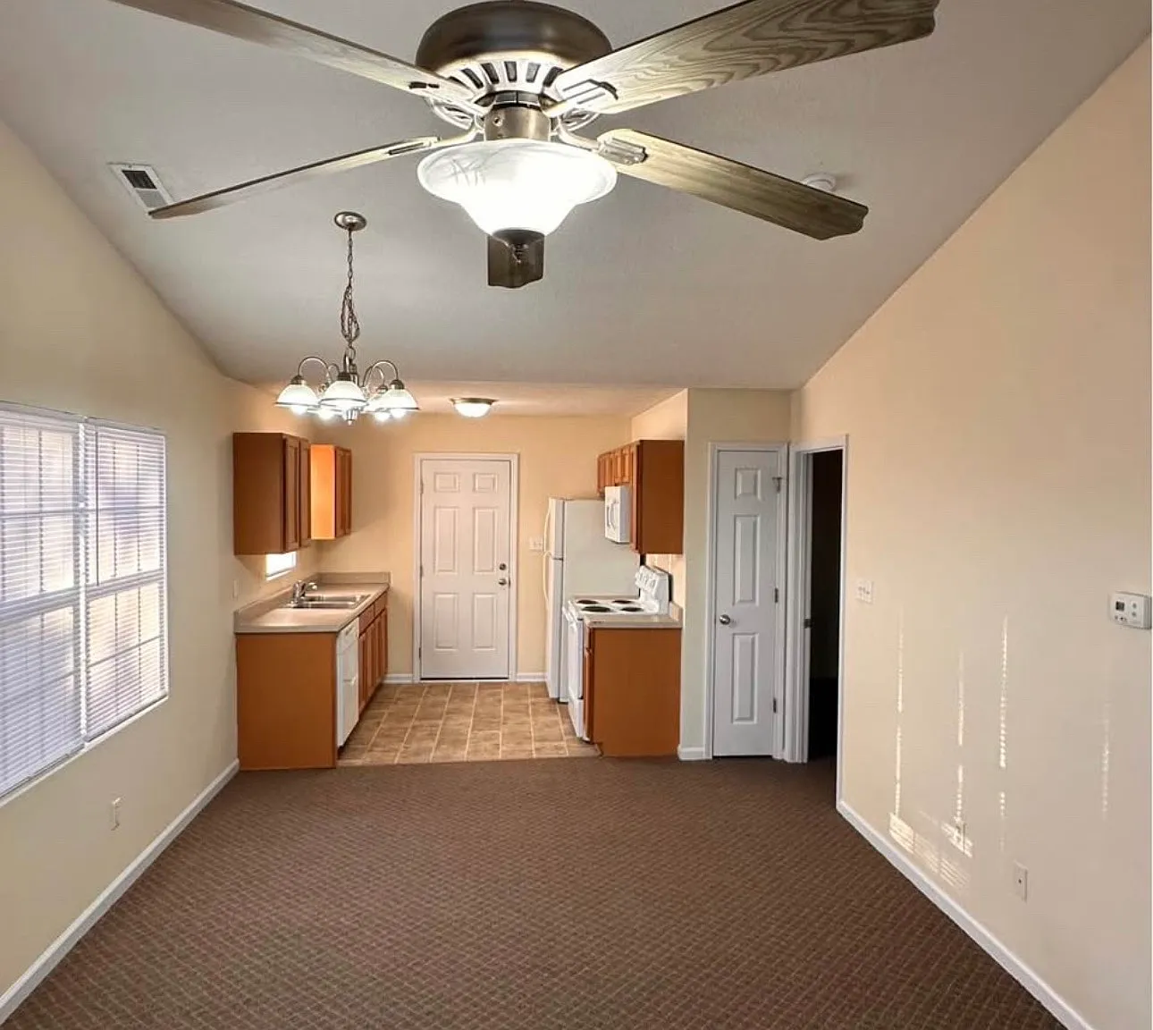 2 bed, 850 sqft, $1,000 — Photo 3