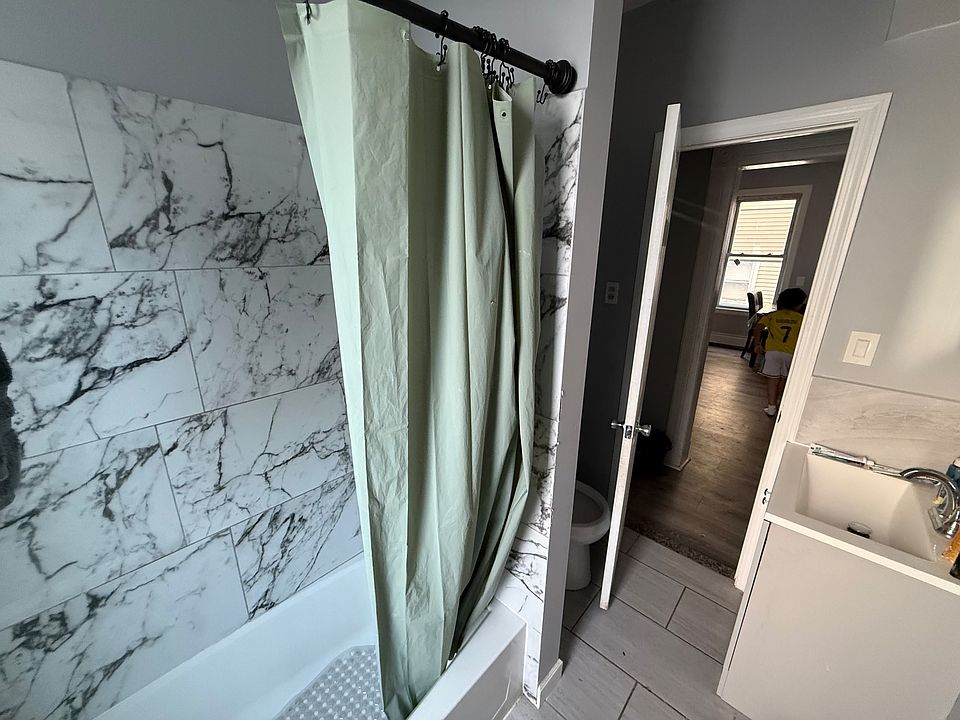 1st image of 170 Lloyd St #1