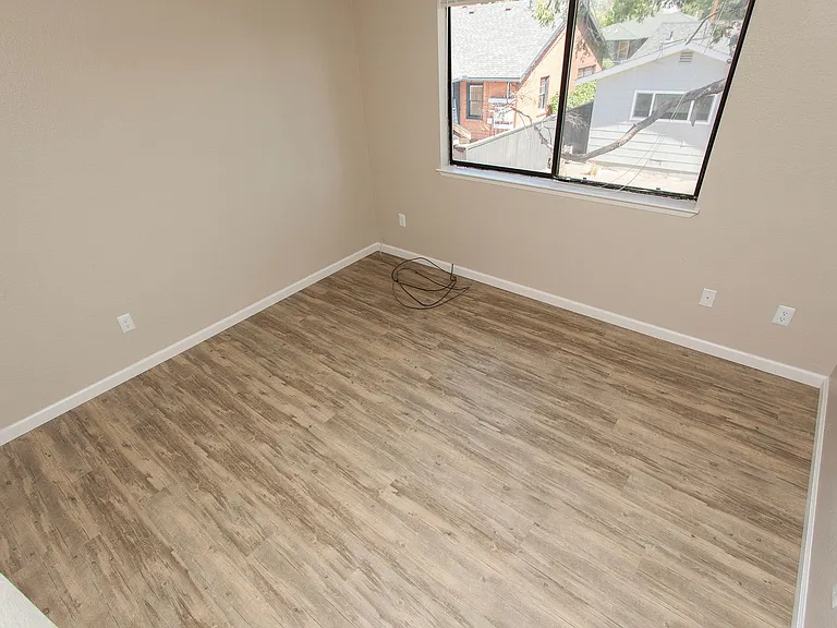 530 Moran St — Photo 7