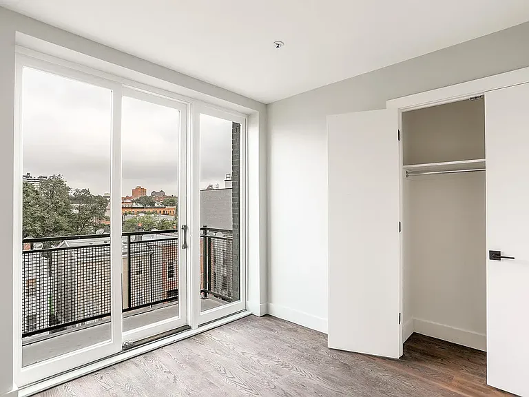 142 Erasmus St #3C — Photo 13