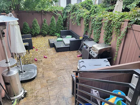 Rented by MCR Realty | media 24