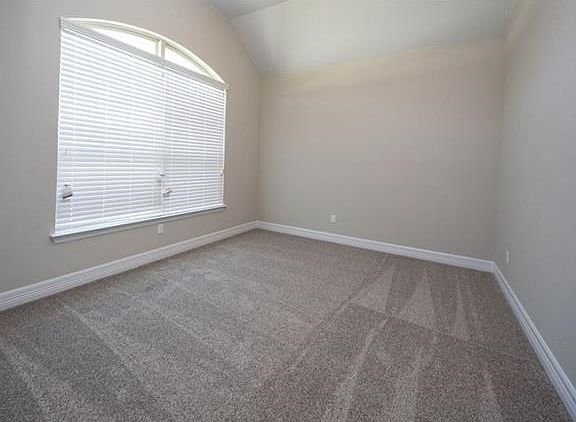 3rd image of 104 Woodway Bnd