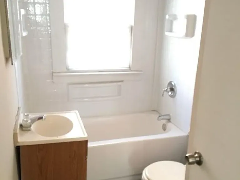 815 W Davidson Ave — Photo 4