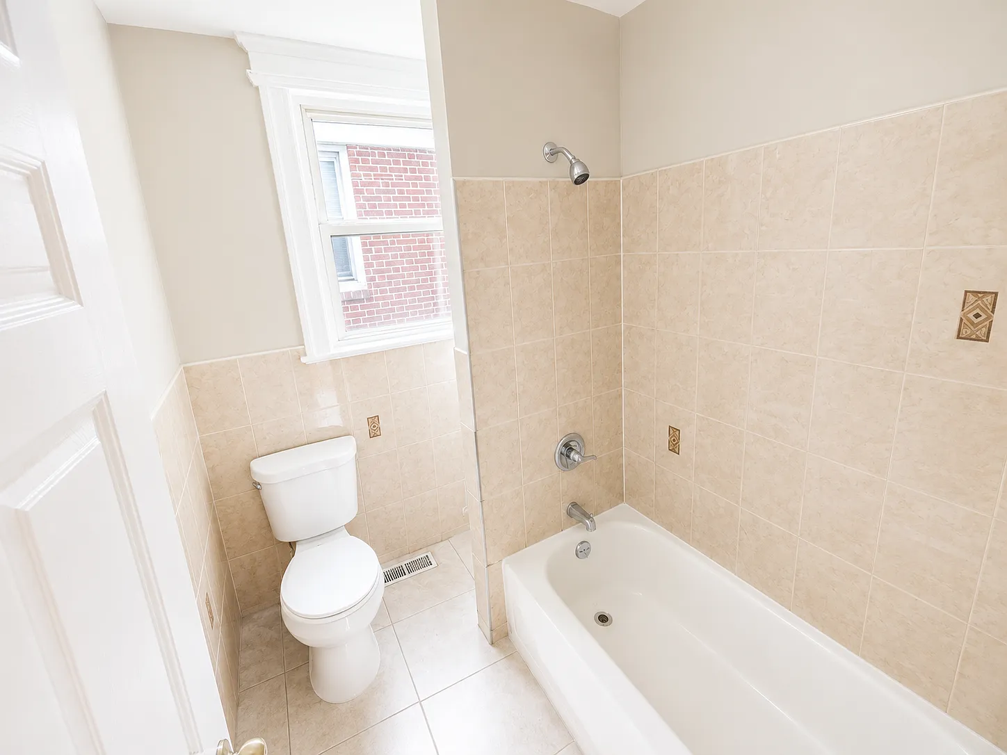 3 bed, 1200 sqft, $2,095 — Photo 2