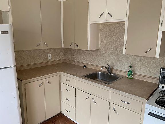 5th image of 1252 McTavish St