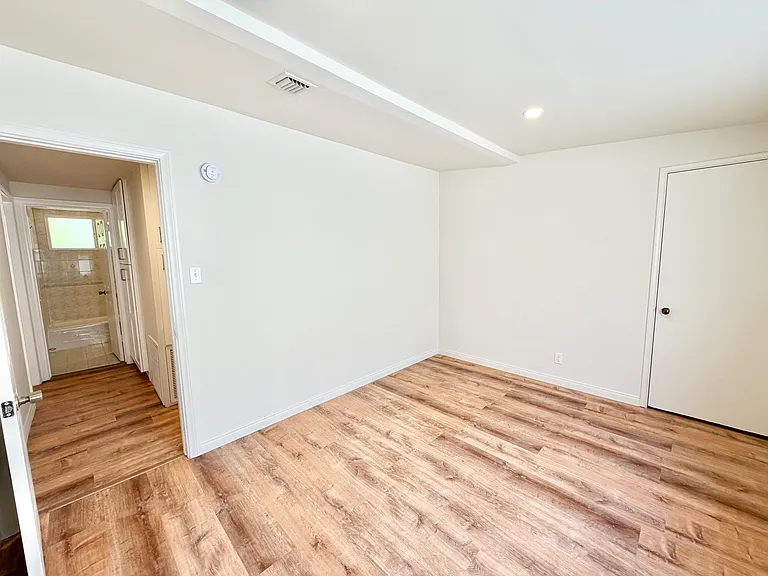 3774 La Crescenta Ave — Photo 23