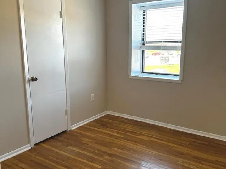 909 Silver Ct — Photo 10