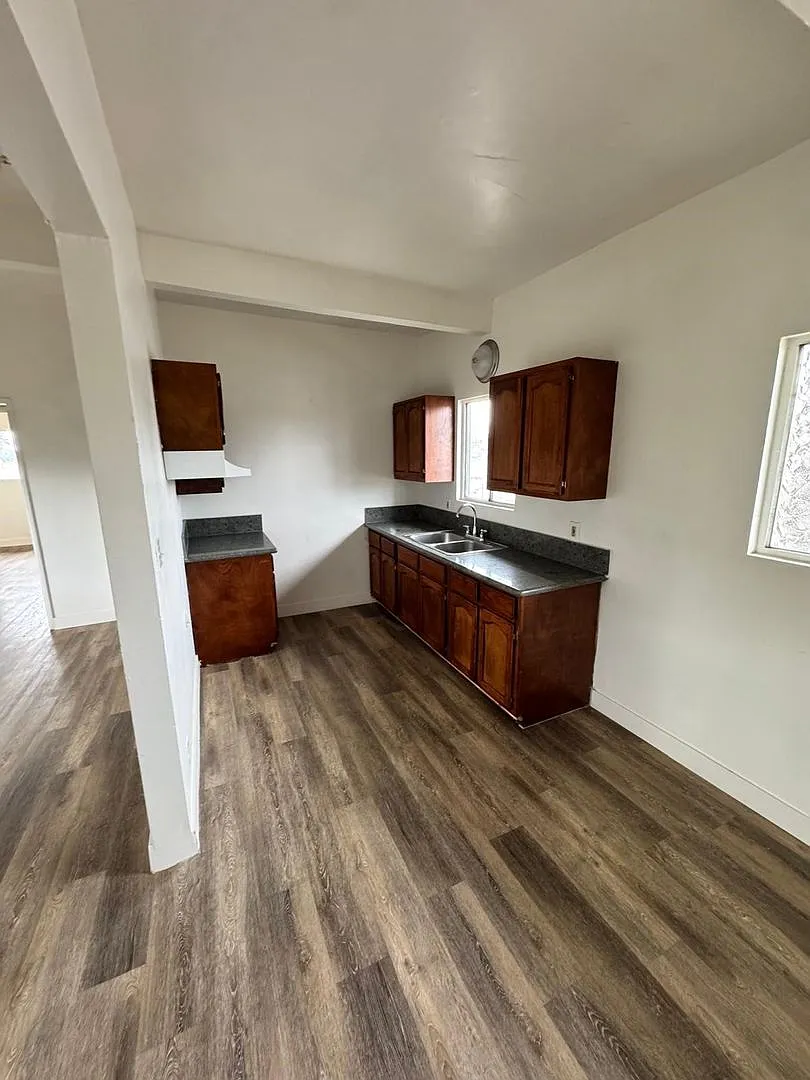 11710 S Budlong Ave — Photo 3