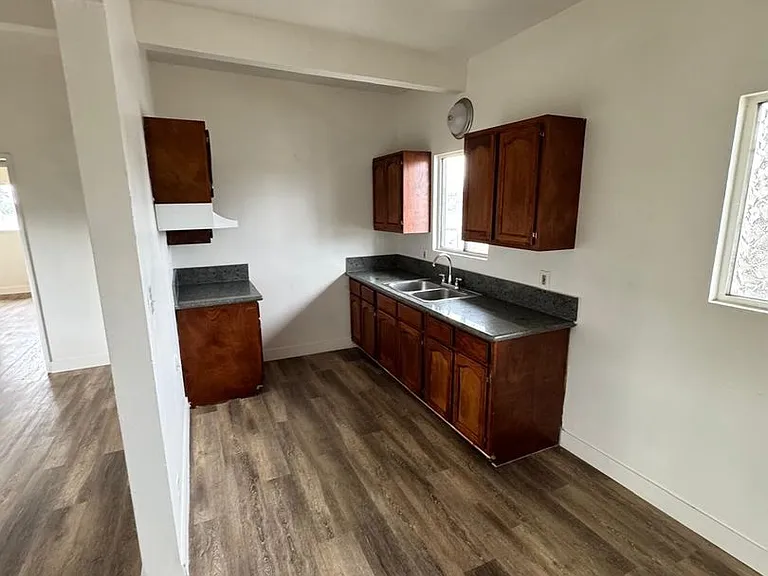 11710 S Budlong Ave — Photo 3